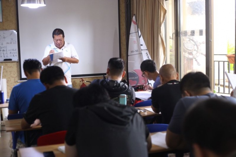 秘书长,英俊 有史以来最霸气的班长最英俊的秘书长 秘书长,英俊 有史以来最霸气的班长最英俊的秘书长