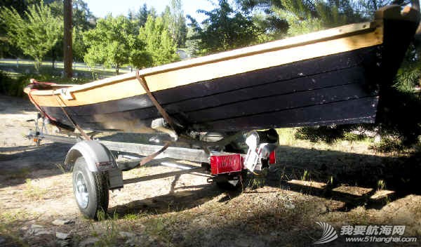 Trailex_SUT-200-S_with_Wooden_Rowing_Boat.JPG