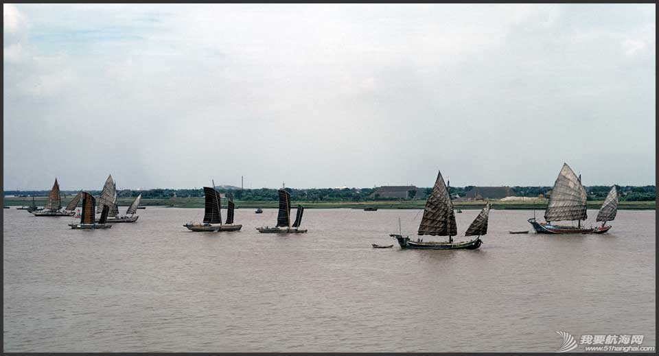 1972-07-058-Web-Junks.jpgJunks on the Huang-pu river.jpg