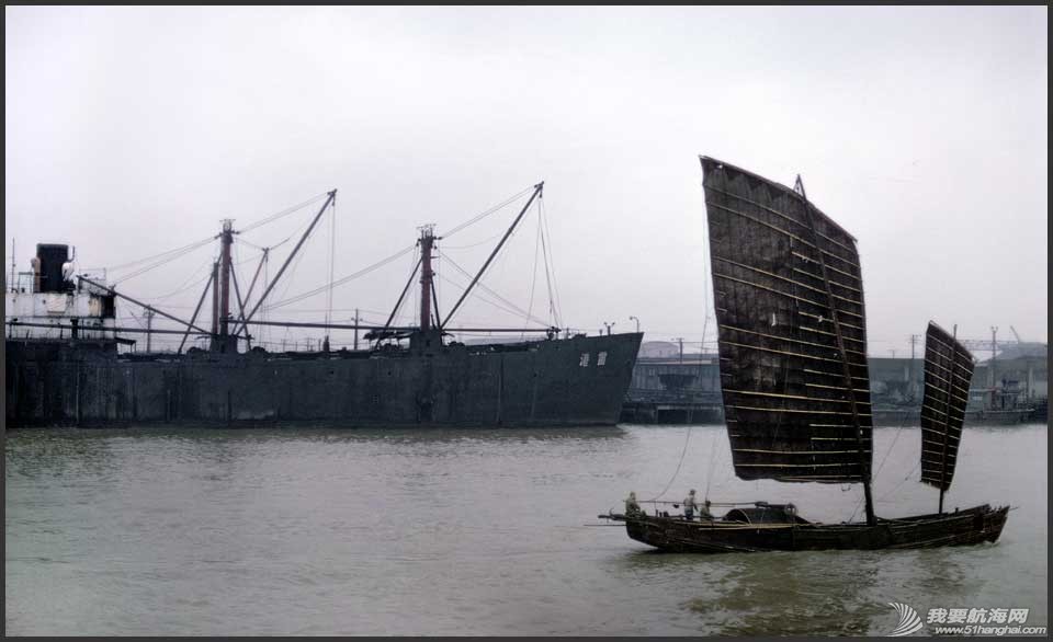 1973-01-024-W-JunkGangLeiJunk and a Liberty ship on the Huang-pu river - China F.jpg