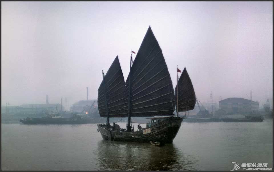 1973-01-043-Junk in morning mist on the Huang-pu river.jpg