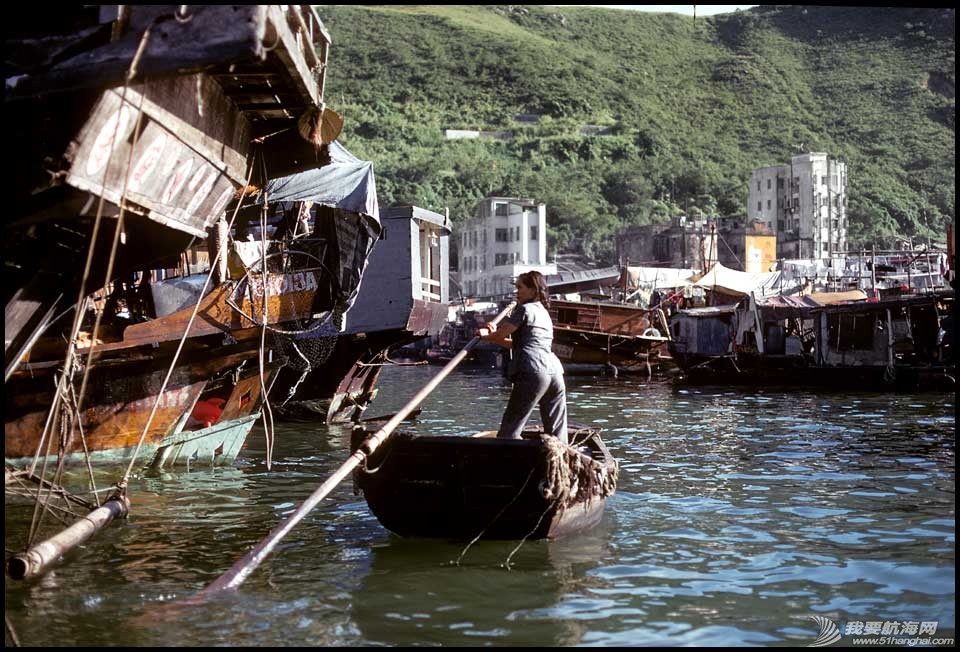 1973-04-048-Sampan in the floating city in Aberdeen Harbour .jpg