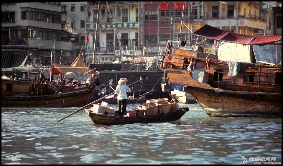 1973-04-051-Sampan in the floating city in Aberdeen Harbour .jpg