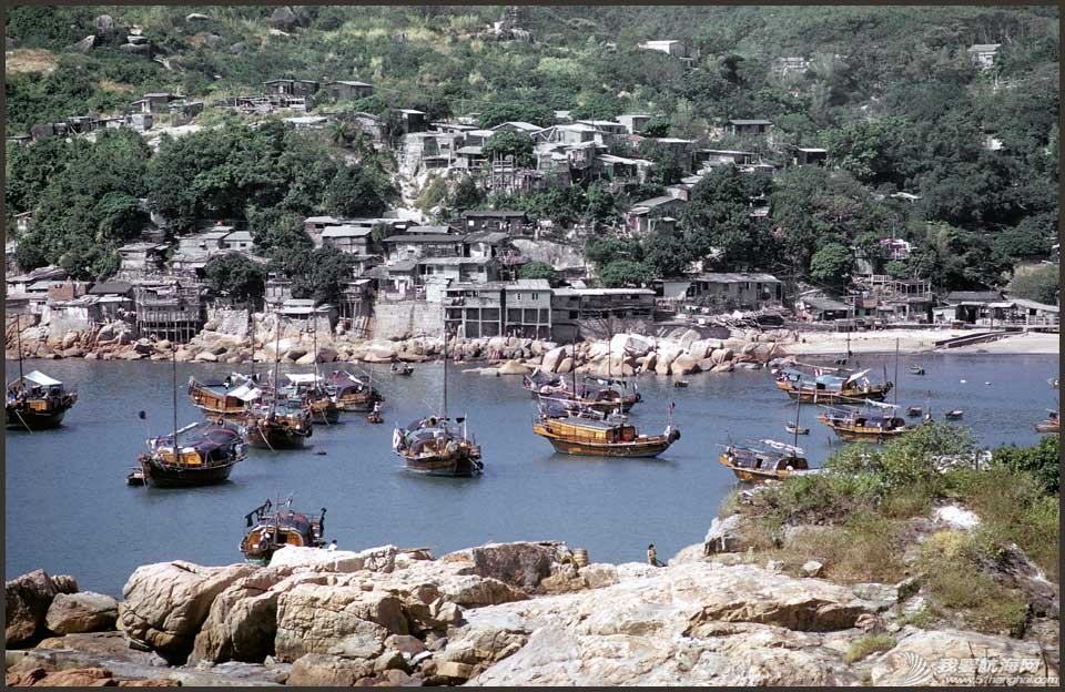 1973-14-005-Junks and sampans in Stanley Bay.jpg