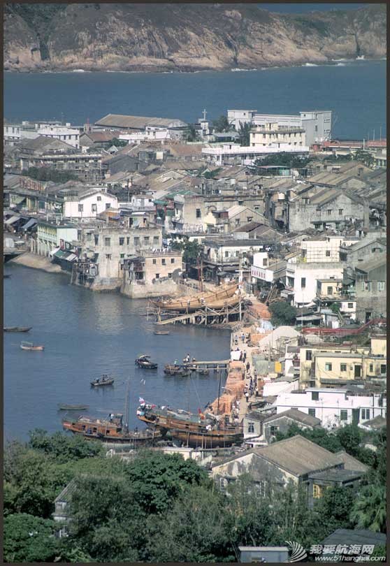 1973-15-025-Junks, sampans and a traditional junk shipyard at Cheung Chau.jpg