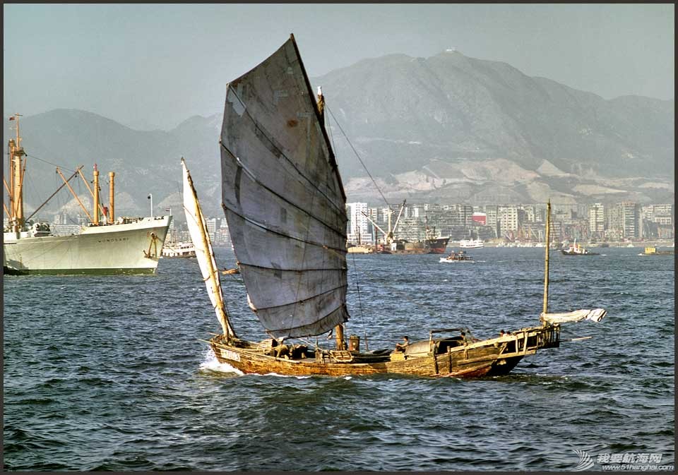 1973-15-068-Junk in Hong Kong\\\'s Victoria Harbour.jpg