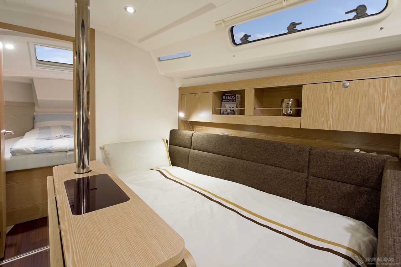 HANSE 345 INTERIOR VIEW LOUNGE-sleeping spot, owners cabin.jpg