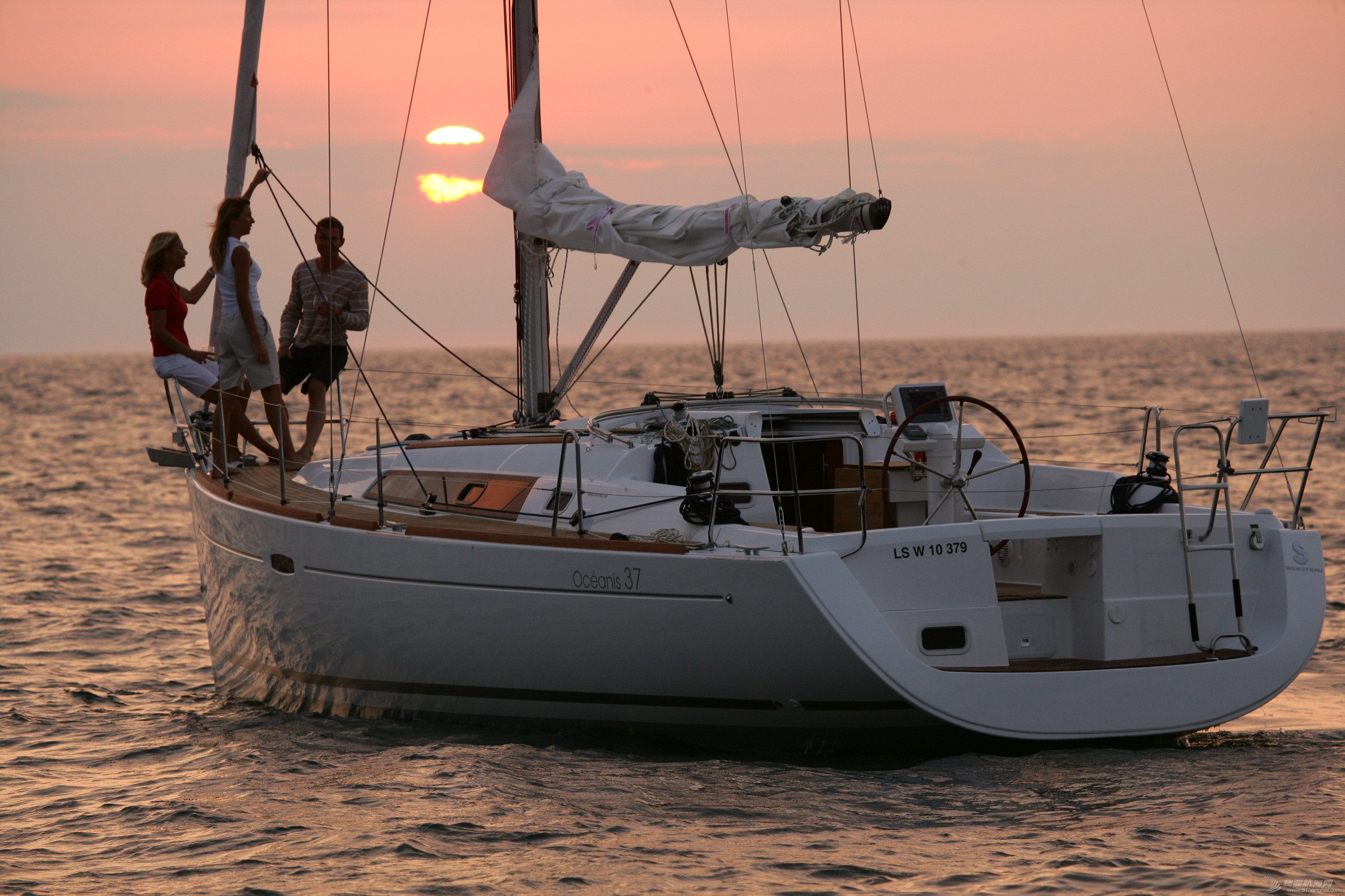 博纳多遨享仕37英尺单体帆船