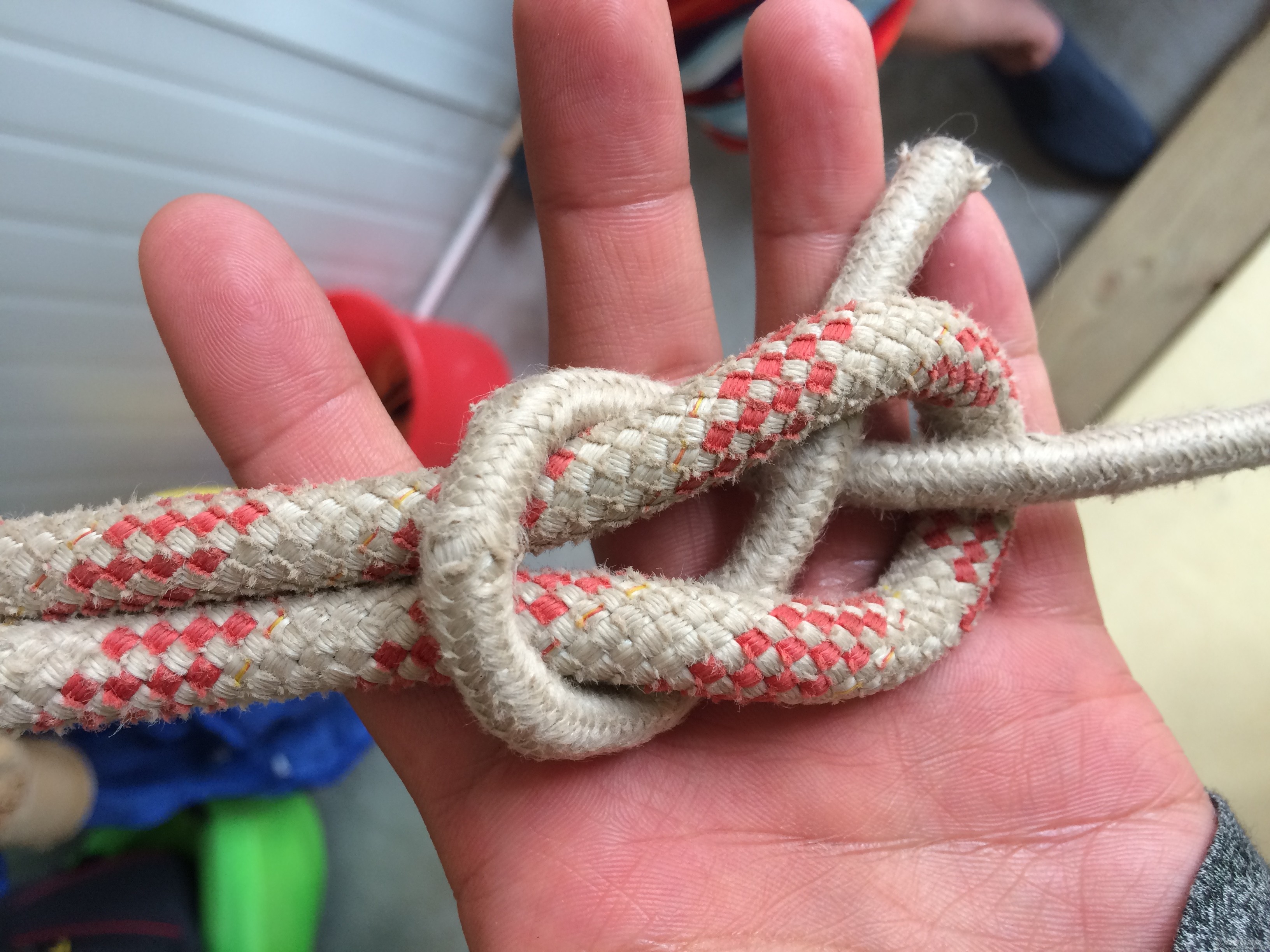 平结，用于把细绳子和粗绳子绑在一起