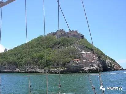 著名的“圣佩德罗·德·罗卡城堡” 