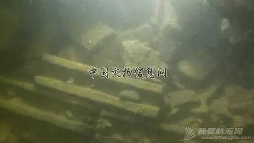 水下相机拍摄的湖底建筑基址照片