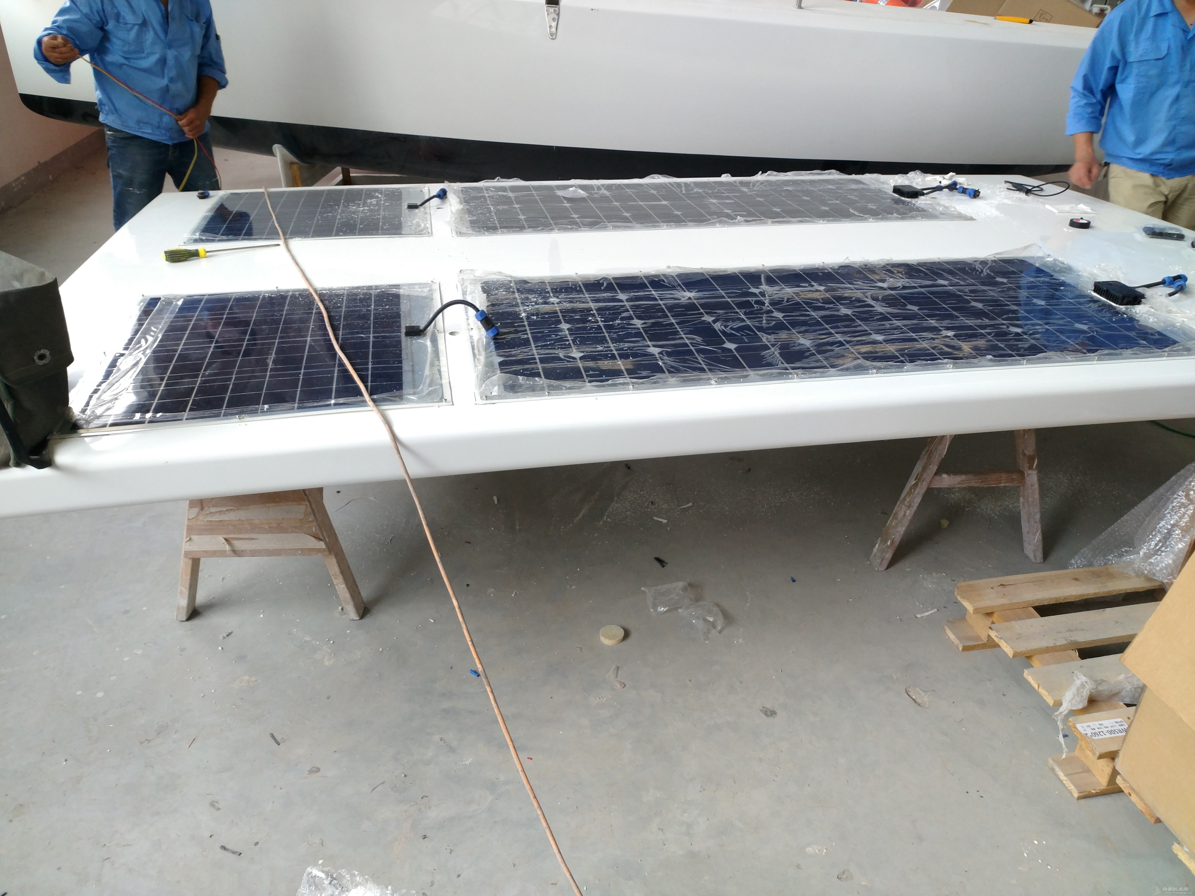 船顶太阳能板装配