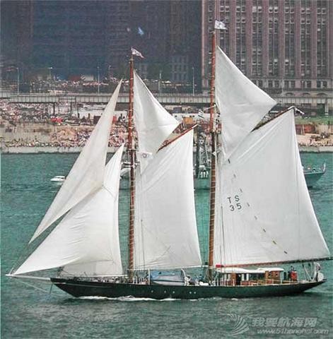 Schooner_Te_Vega_in_the_Hudson_River_1976.jpg