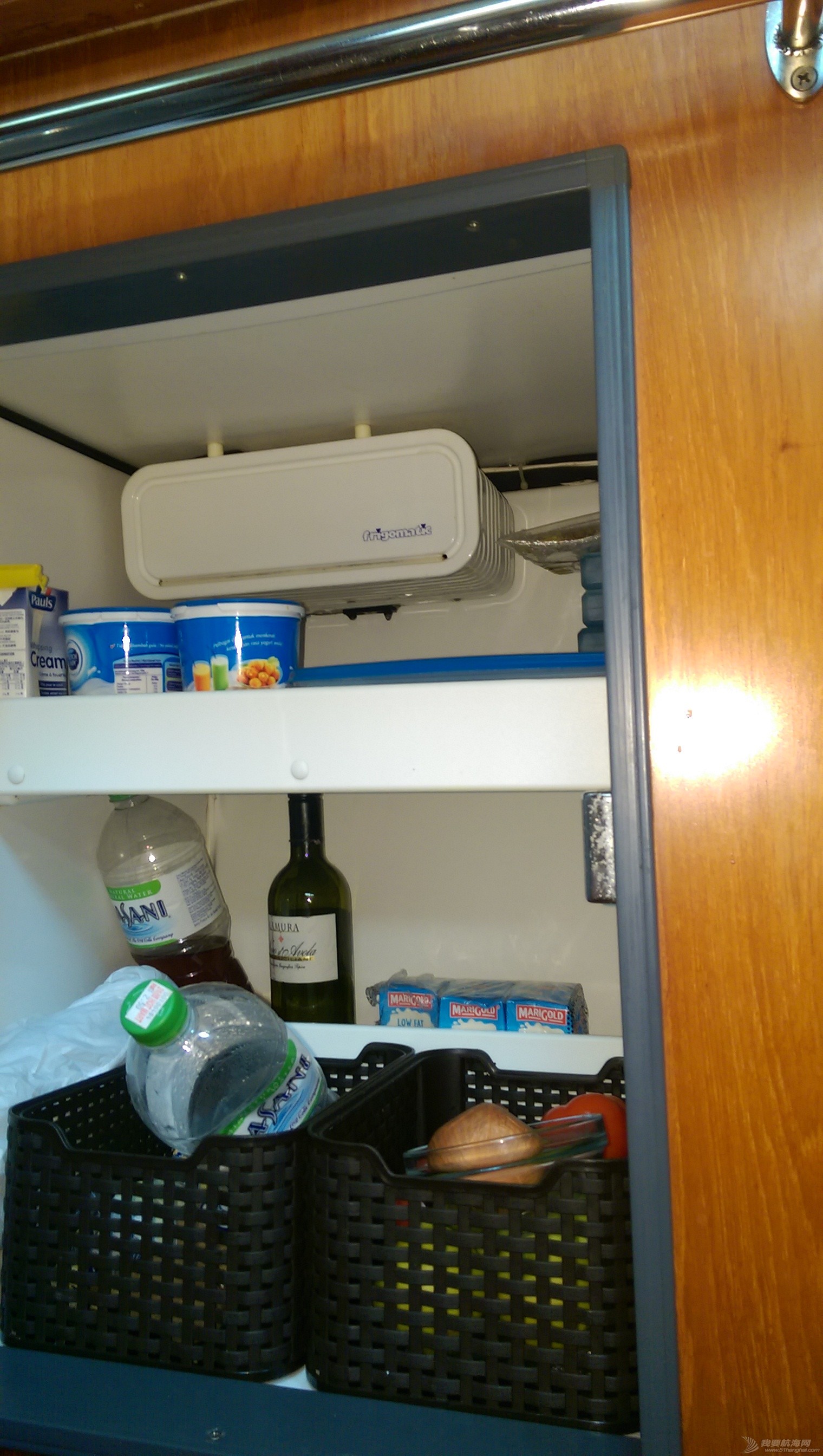 冰箱1，另外還有一個冰箱，一個冷藏，一個冷凍冷藏雙溫