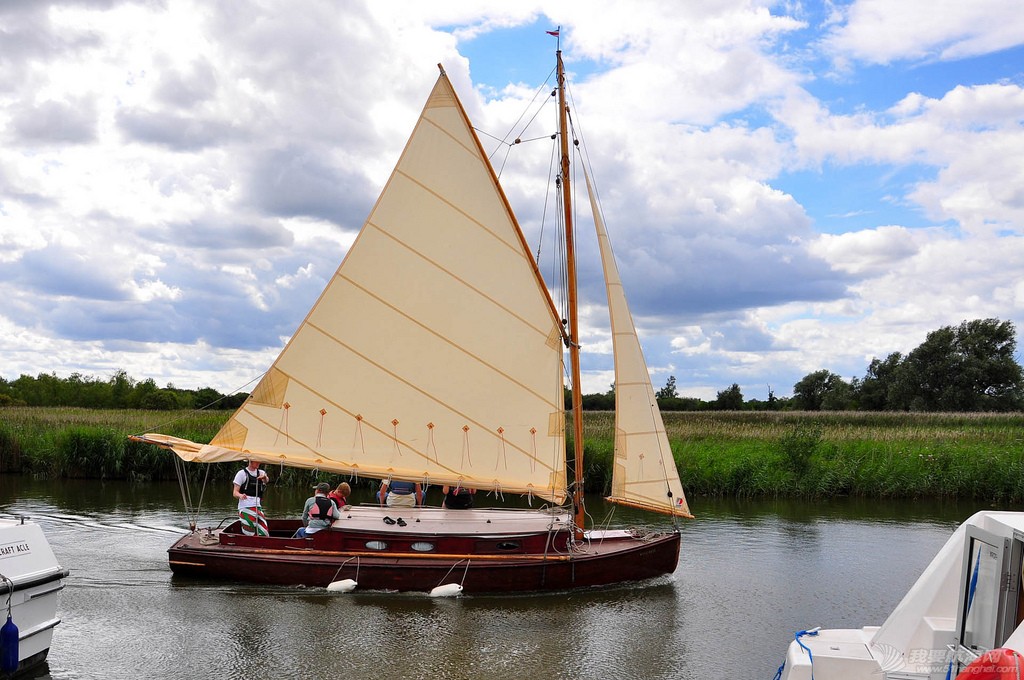 Sailing-at-the-Norfolk-Broads-photo-by-rs18000.jpg