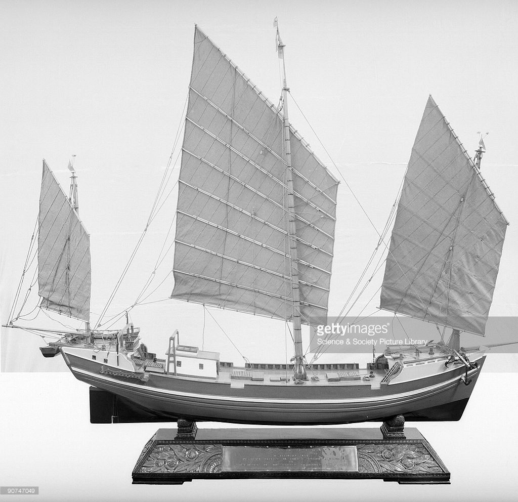 rigged-model-of-a-chinese-junk-rigged-model-of-a-chinese-junk-picture-id90747049.jpg