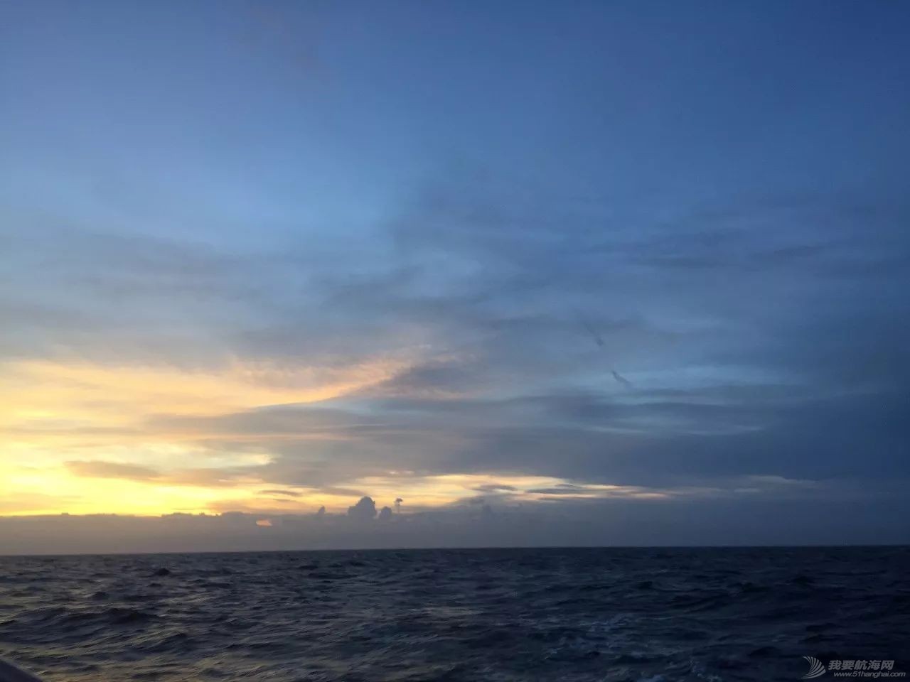 太阳初升时,忽然有十万支金喇叭齐鸣!我在帆船上迎接黎明……w3.jpg