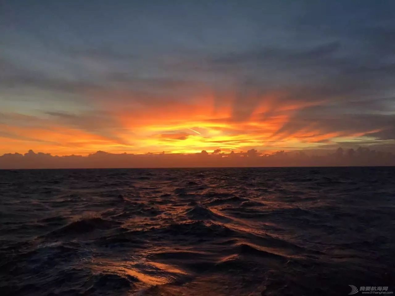 太阳初升时,忽然有十万支金喇叭齐鸣!我在帆船上迎接黎明……w2.jpg
