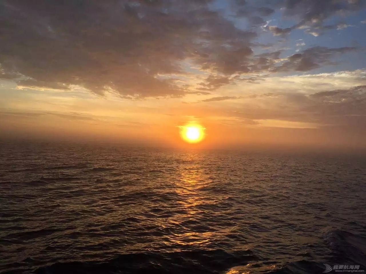 太阳初升时,忽然有十万支金喇叭齐鸣!我在帆船上迎接黎明……w15.jpg