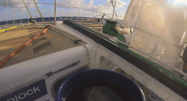 如何在晃荡的船上优雅地喝上一杯咖啡?w6.jpg