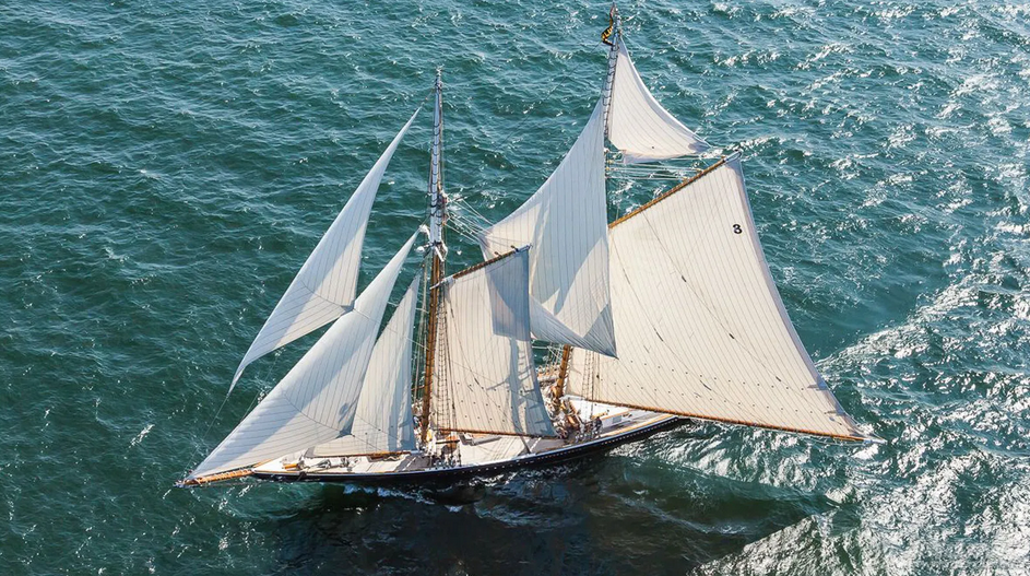 在2022 St Barths Bucket角逐的12 艘杰出的超级帆船w34.jpg