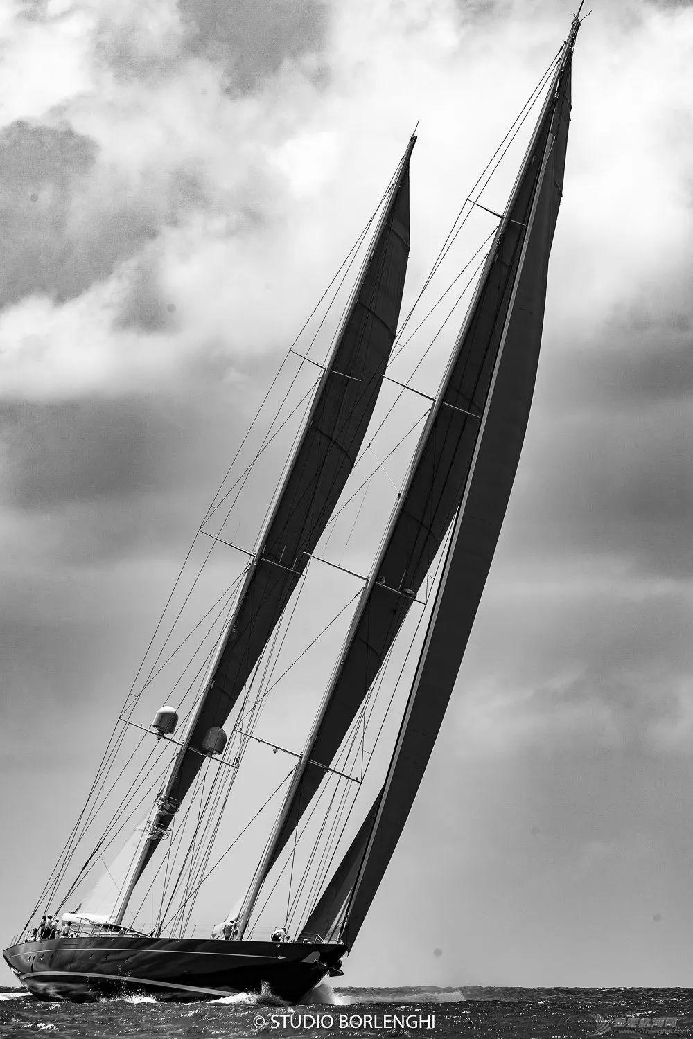 在2022 St Barths Bucket角逐的12 艘杰出的超级帆船w65.jpg