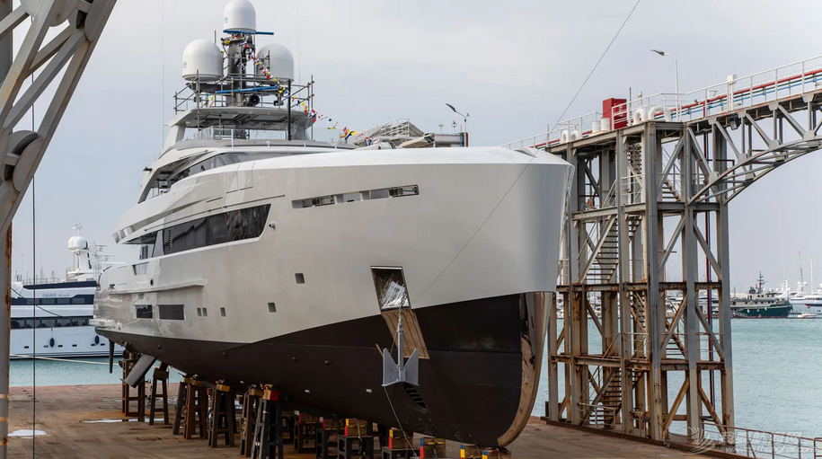 Tankoa Yachts 第4艘50米铝制混合动力游艇下水w2.jpg