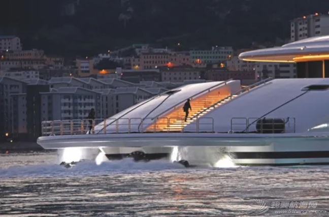 全球最大超级游艇“Azzam”号或将易主w8.jpg