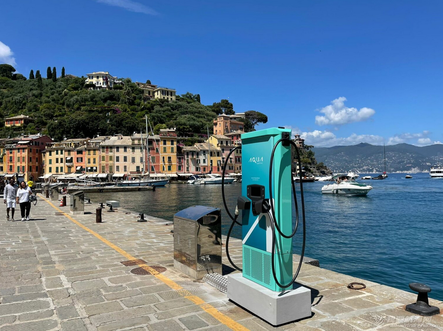 电动游艇充电桩在威尼斯游艇展上大放异彩w4.jpg