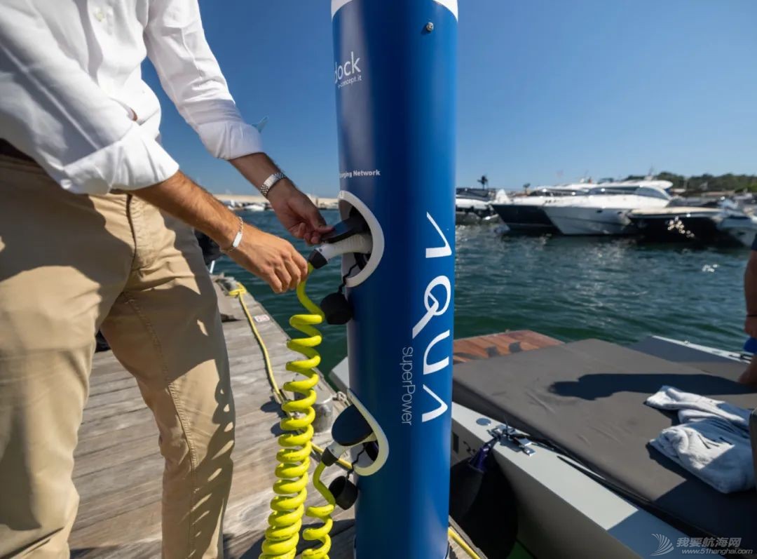 电动游艇充电桩在威尼斯游艇展上大放异彩w5.jpg