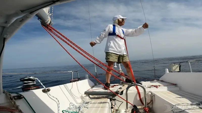 83岁日本水手打破单人不间断穿越太平洋航行最高龄纪录w7.jpg