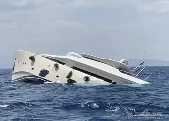 一艘定制超级游艇在土耳其海岸险些沉没w2.jpg