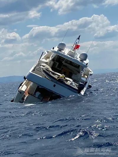 一艘定制超级游艇在土耳其海岸险些沉没w3.jpg