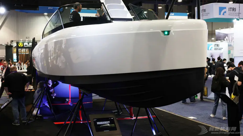 从电动水翼游艇到人工智能驱动:造船商如何在CES上大放异彩w12.jpg