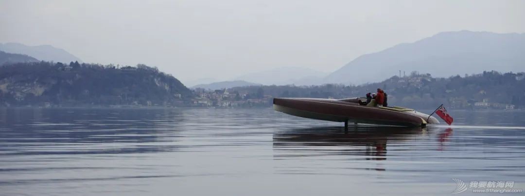 开创新时代! Spirit Yachts首艘木制电动水翼艇下水w2.jpg