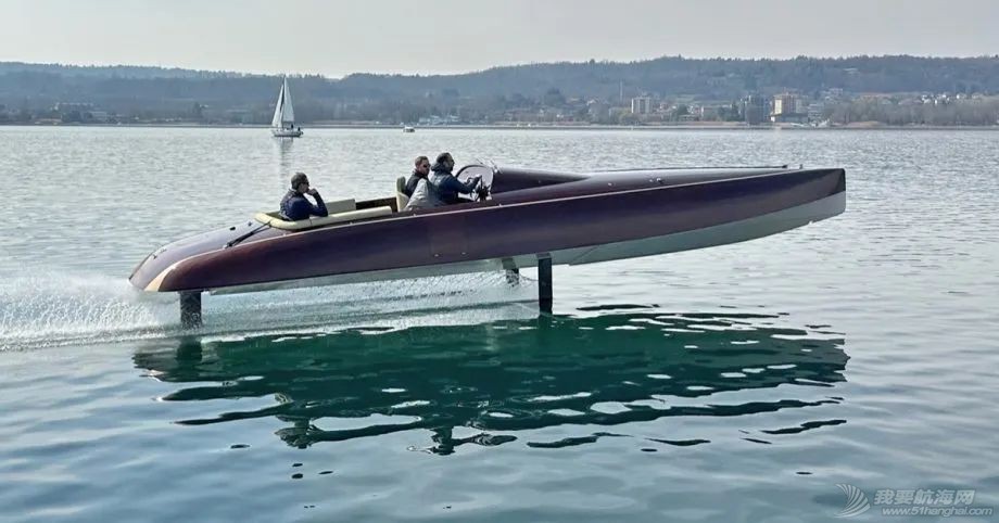 开创新时代! Spirit Yachts首艘木制电动水翼艇下水w3.jpg