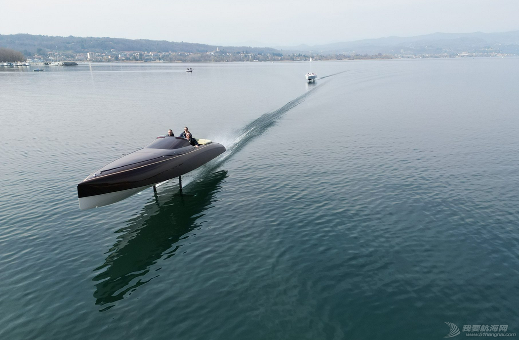 开创新时代! Spirit Yachts首艘木制电动水翼艇下水w5.jpg