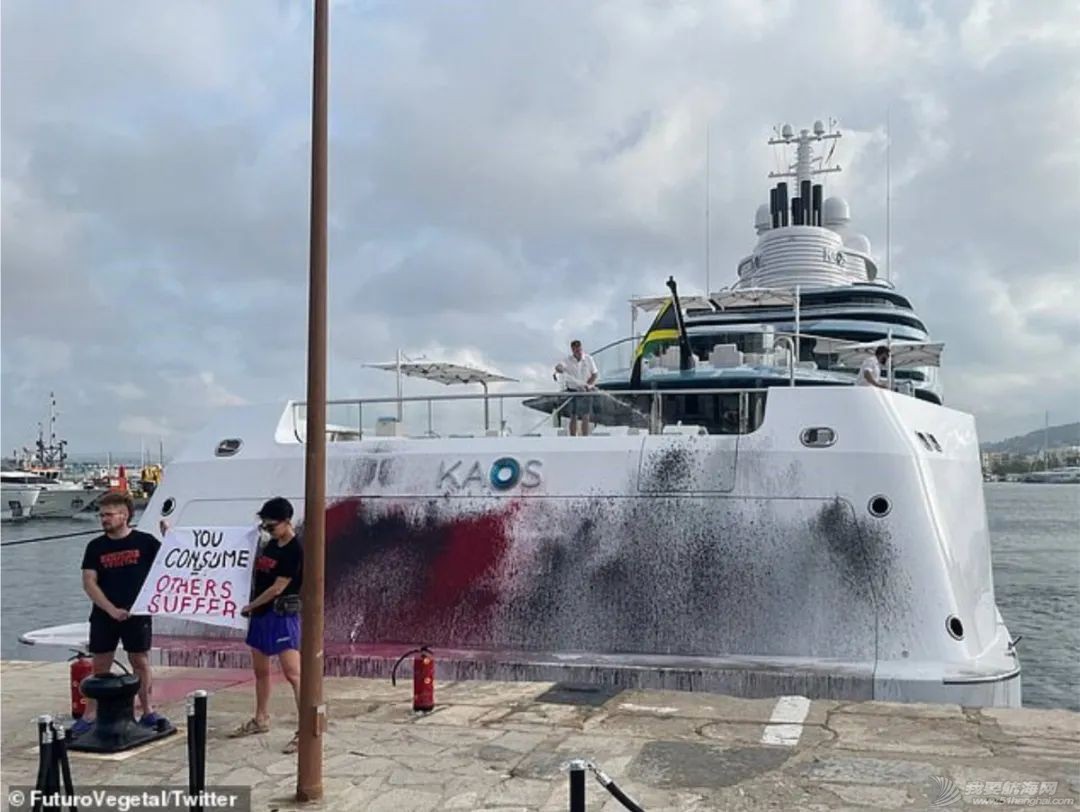 110米超级游艇Kaos号在伊比沙岛遭到破坏w1.jpg