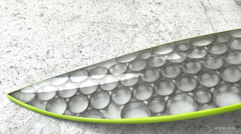 环保冲浪!由可回收藻类纤维3D打印的半透明冲浪板w6.jpg