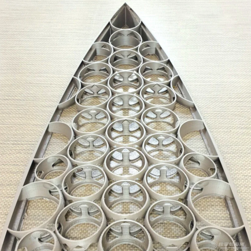 环保冲浪!由可回收藻类纤维3D打印的半透明冲浪板w8.jpg
