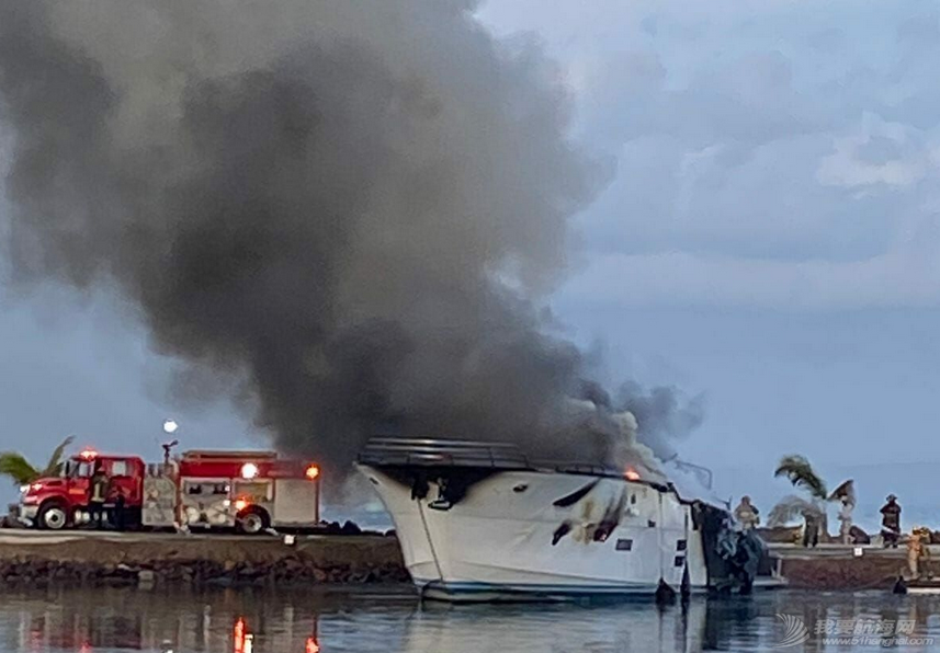 墨西哥拉巴斯发生火灾 多艘游艇被毁w3.jpg