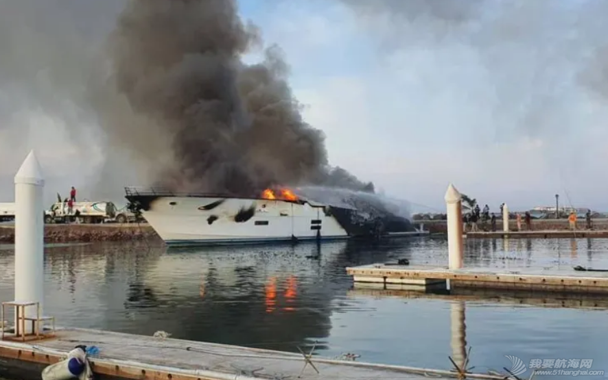 墨西哥拉巴斯发生火灾 多艘游艇被毁w5.jpg