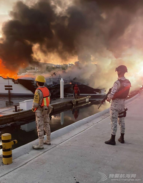 墨西哥拉巴斯发生火灾 多艘游艇被毁w4.jpg
