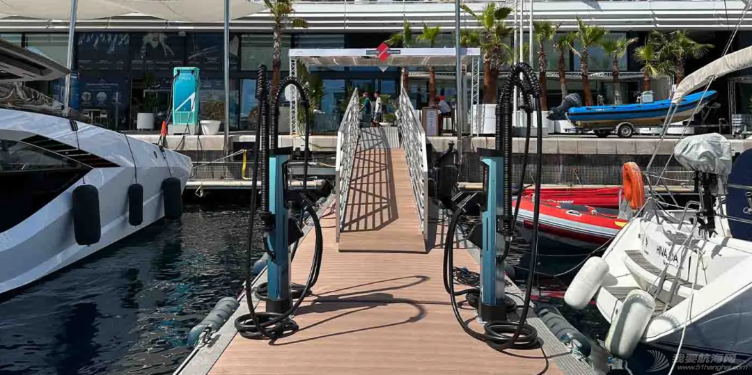Aqua superPower在摩纳哥安装的大功率船用充电系统w1.jpg