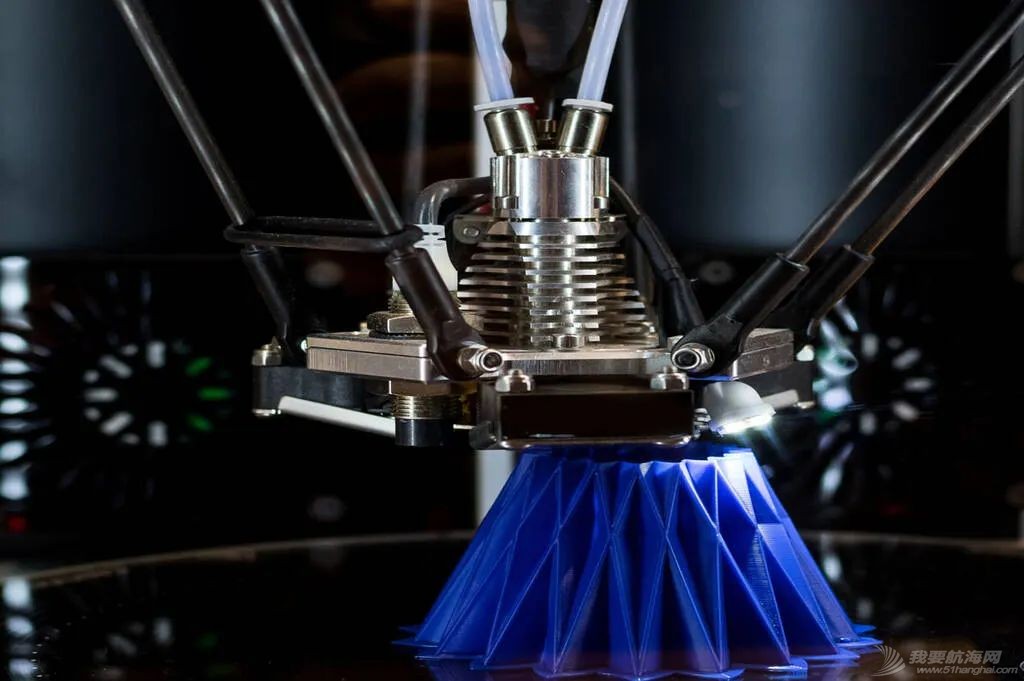 吉尼斯新纪录!最大3D打印电动水上的士诞生w10.jpg