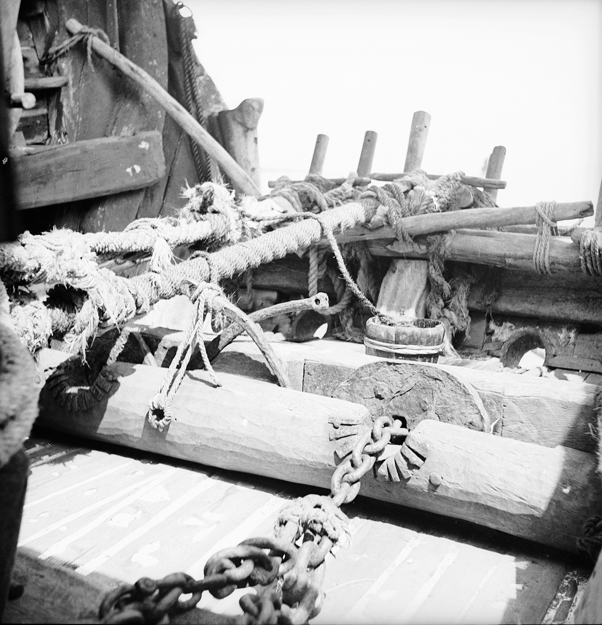 On board the Foochow pole junk trader 3179 anchored at Weihaiwei2.jpg