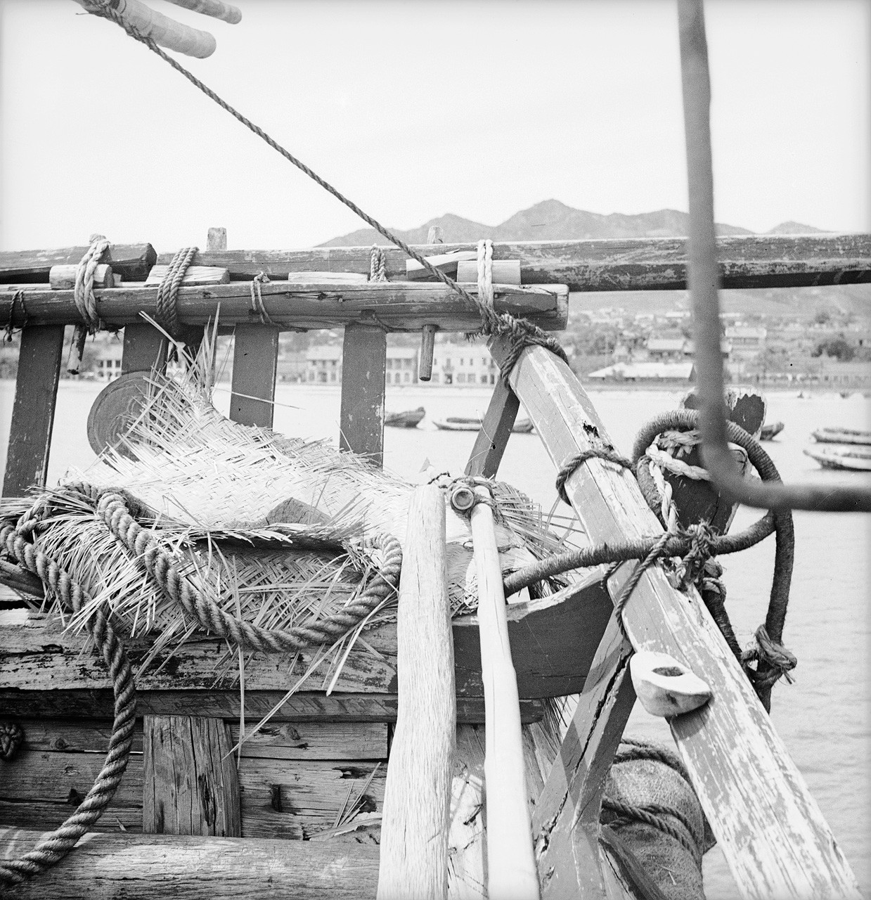 On board the Foochow pole junk 3179 anchored at Weihaiwei19371938 4.jpg