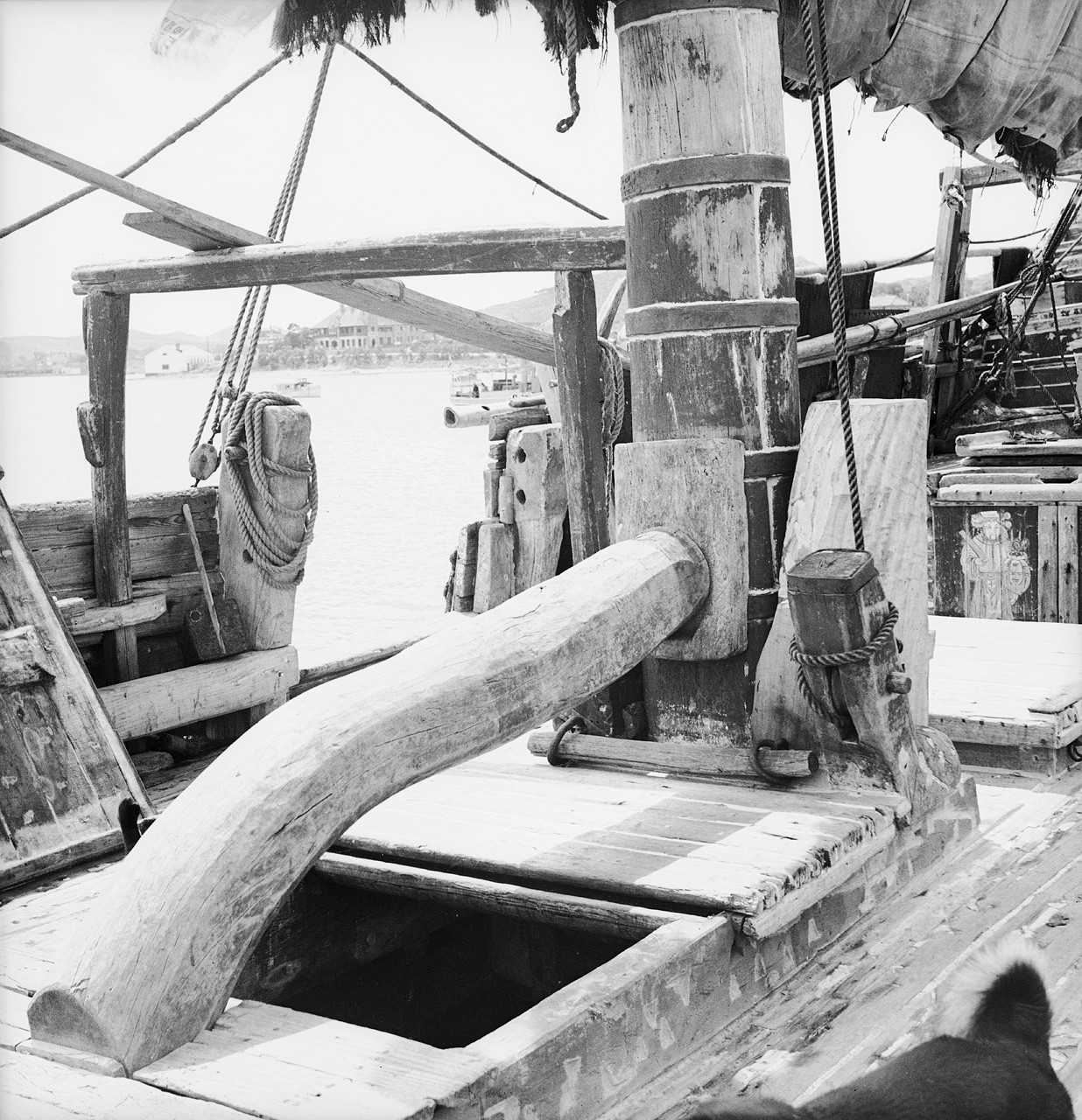 On board the Foochow pole junk 3179 anchored at Weihaiwei19371938 13.jpg