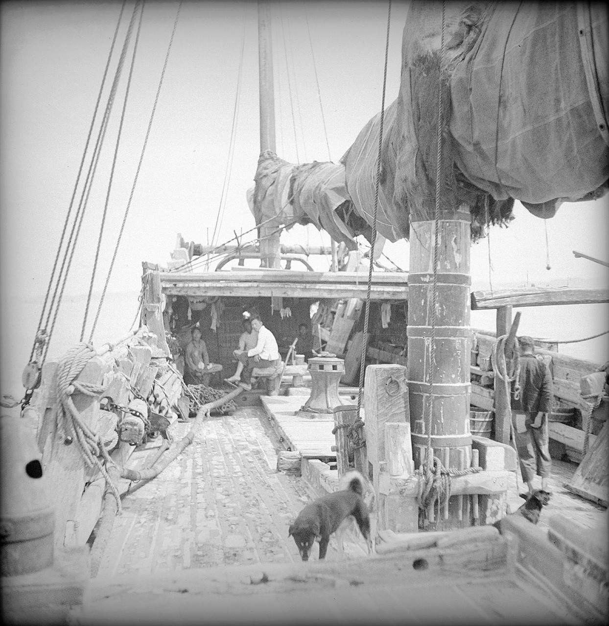 On board the Foochow pole junk 3179 anchored at Weihaiwei19371938 19.jpg