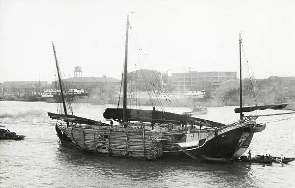 timber-junk-sailing-boat-shanghai-china-23434952.jpg.webp.jpg